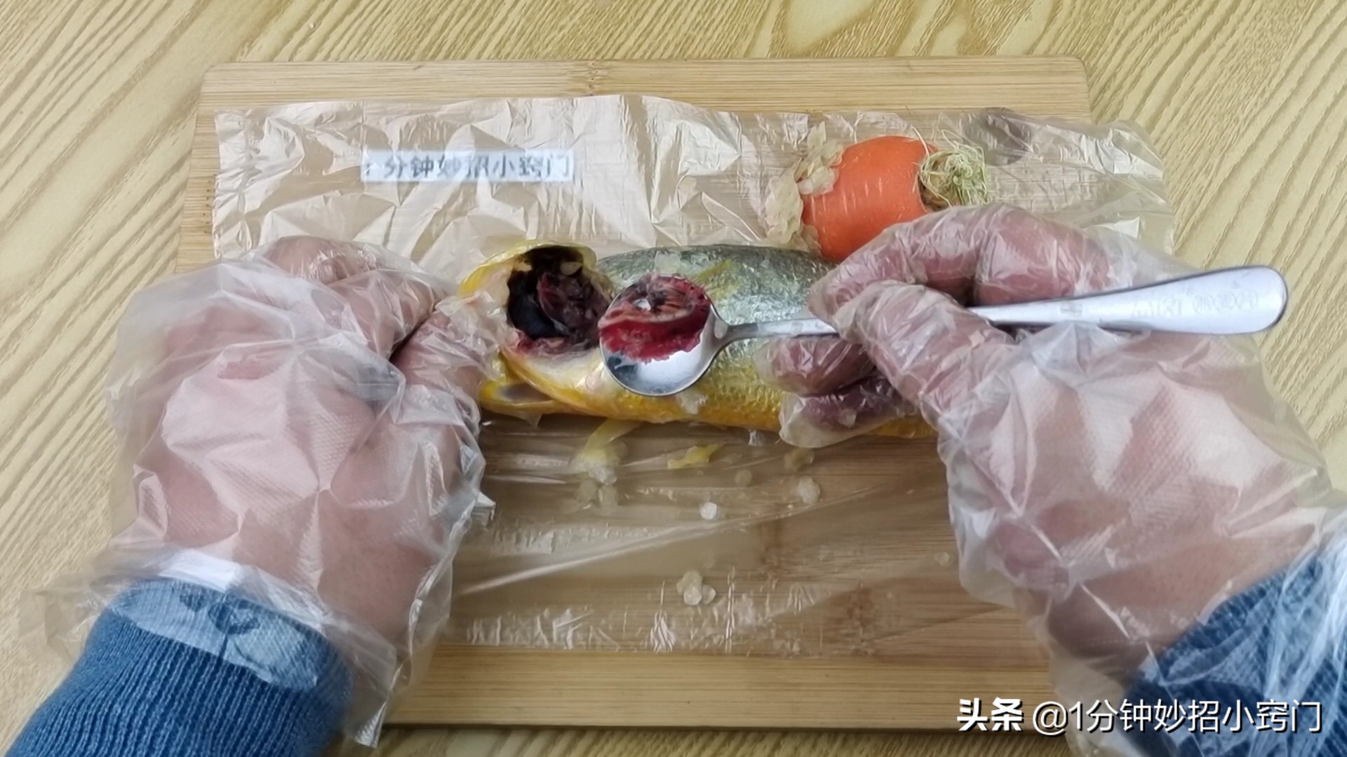 巧去鱼鳞不飞溅不脏手省时省力,最实用的刮鱼鳞工具