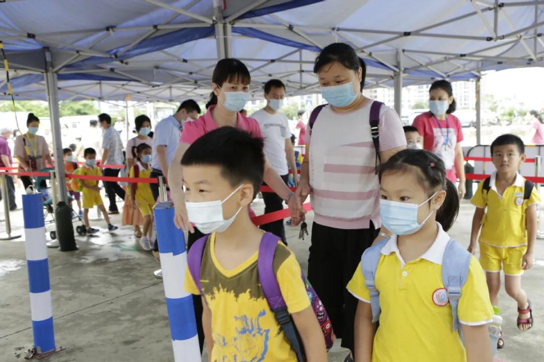 带你围观幼儿园开学第一天,幼儿园萌娃开学