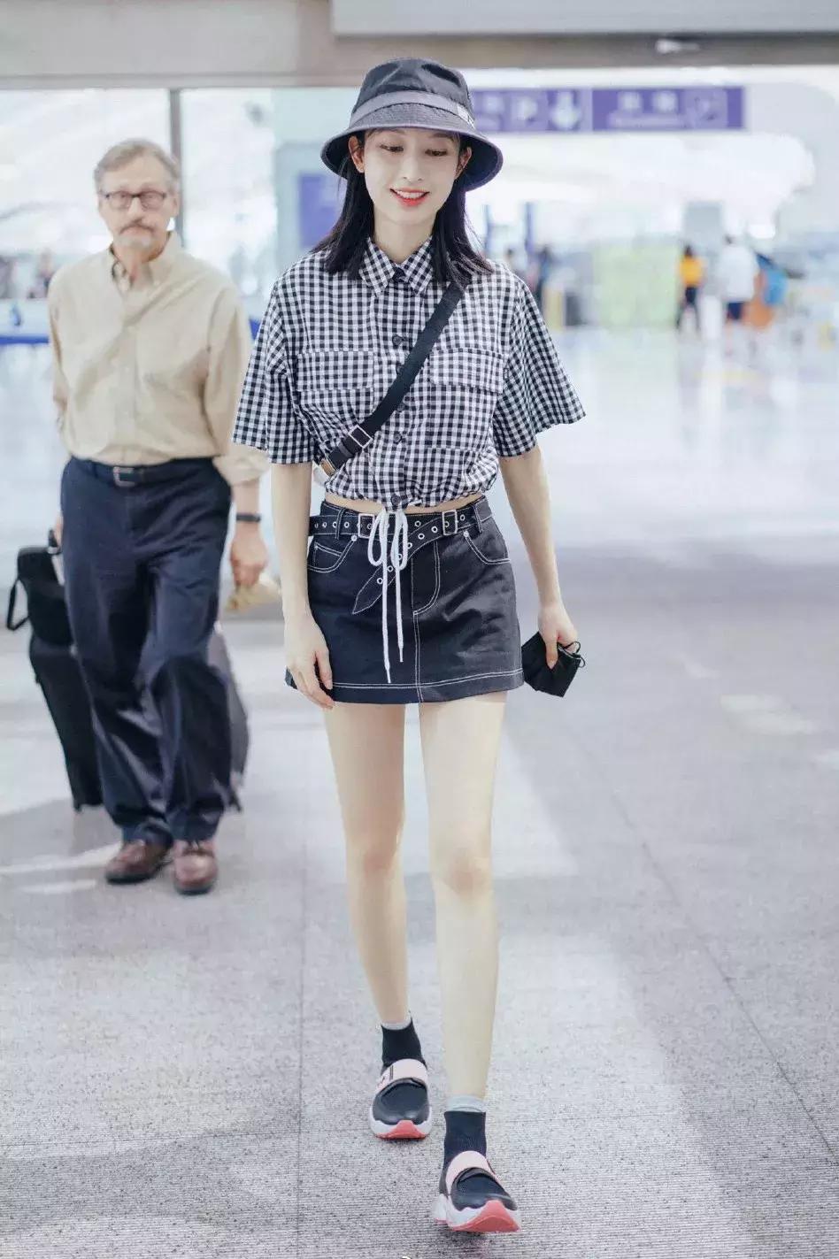 刘雯格纹,刘雯穿格纹衫好看吗