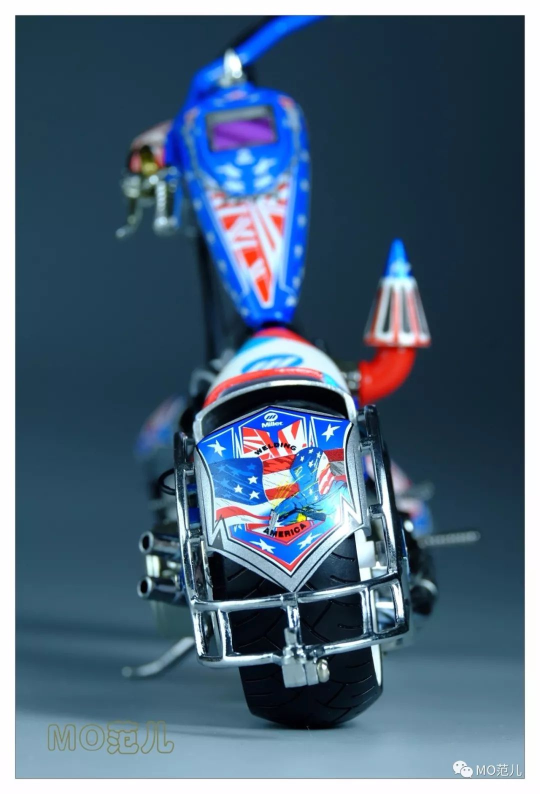 想试试用蓝色“焊”住你的眼睛是什么感受吗？