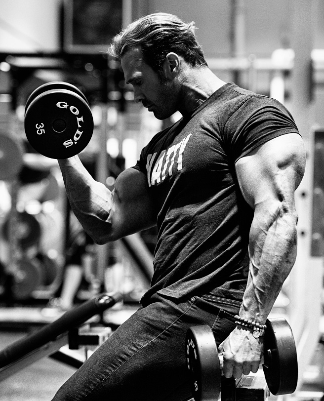 大力王迈克奥赫荣誉,大力王迈克奥赫恩自信秀肌肉