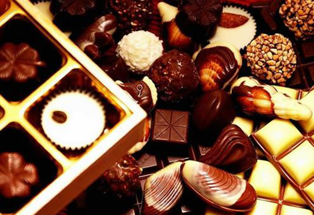 情人节礼物送女生巧克力合适吗,日本的情人节巧克力分哪两种