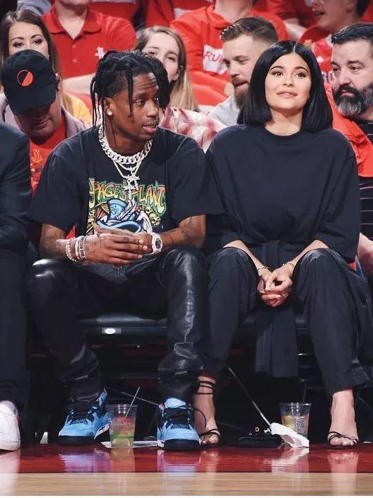 travisscott罕见上脚,travisscott紧张时刻