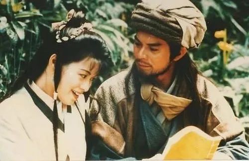 小学女孩真正喜欢一个男生的表现,男生真正喜欢一个女孩时的表现