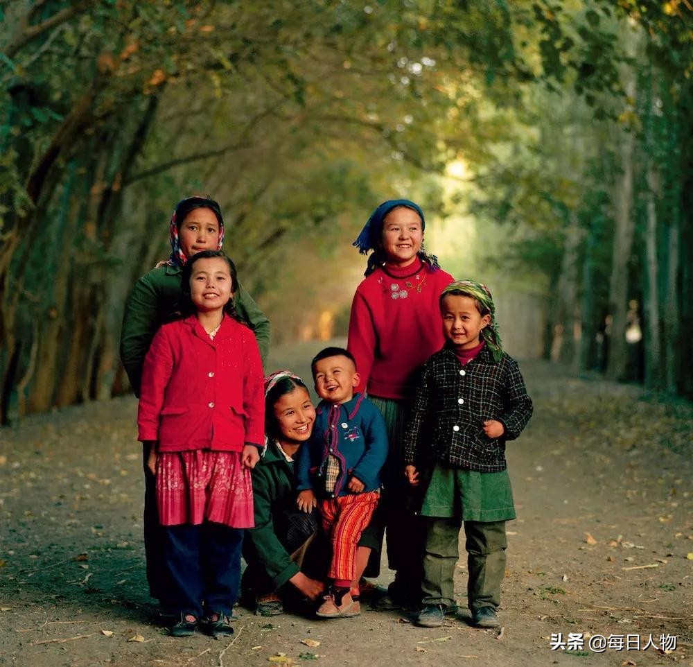 日本摄影师给中国儿童拍照,著名摄影师回忆第一次给孩子拍照