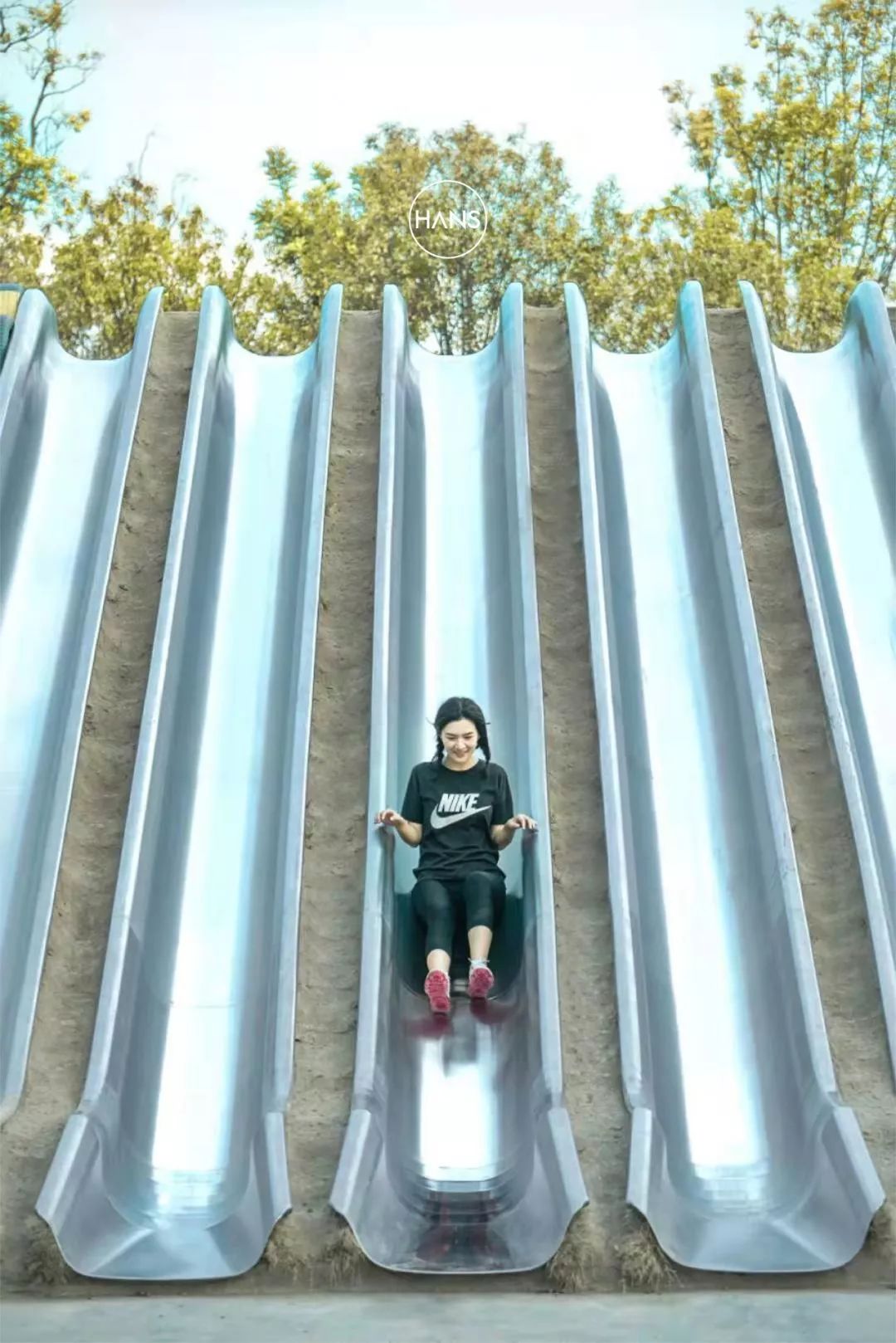 这里是青山，请长按保存