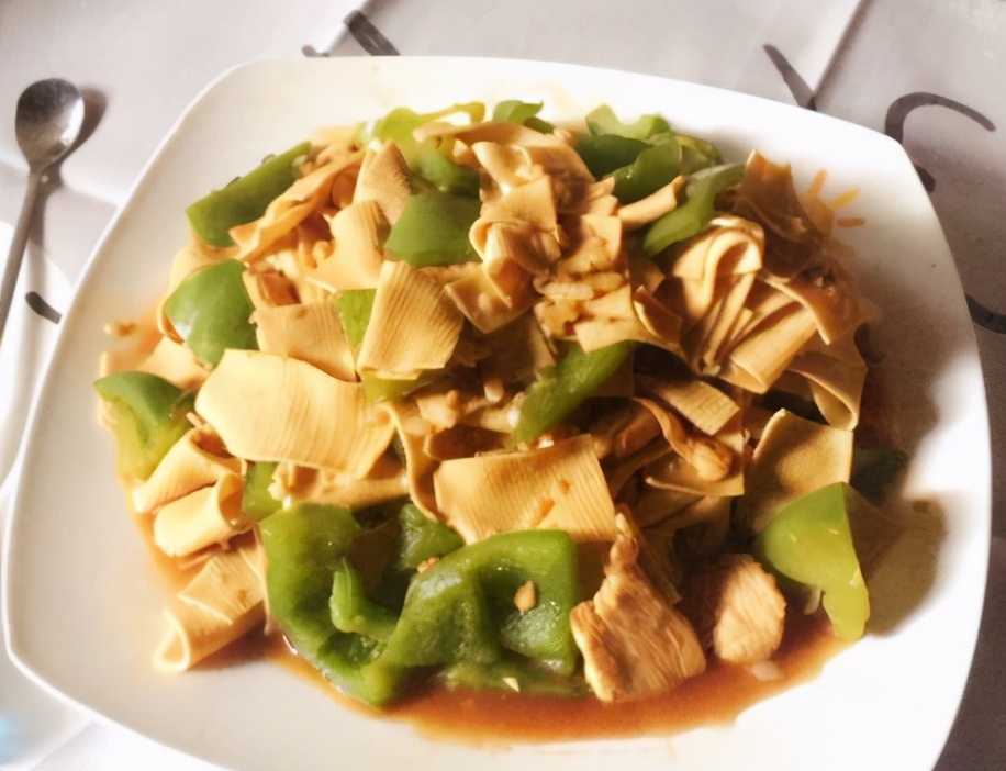 炒豆皮出水吗,炒豆皮怎么炒才最好吃