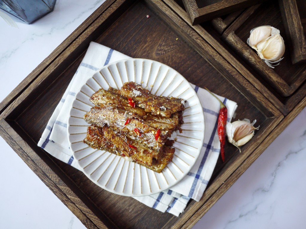 带鱼怎样去鳞最快最好的方法,带鱼怎么处理才不腥