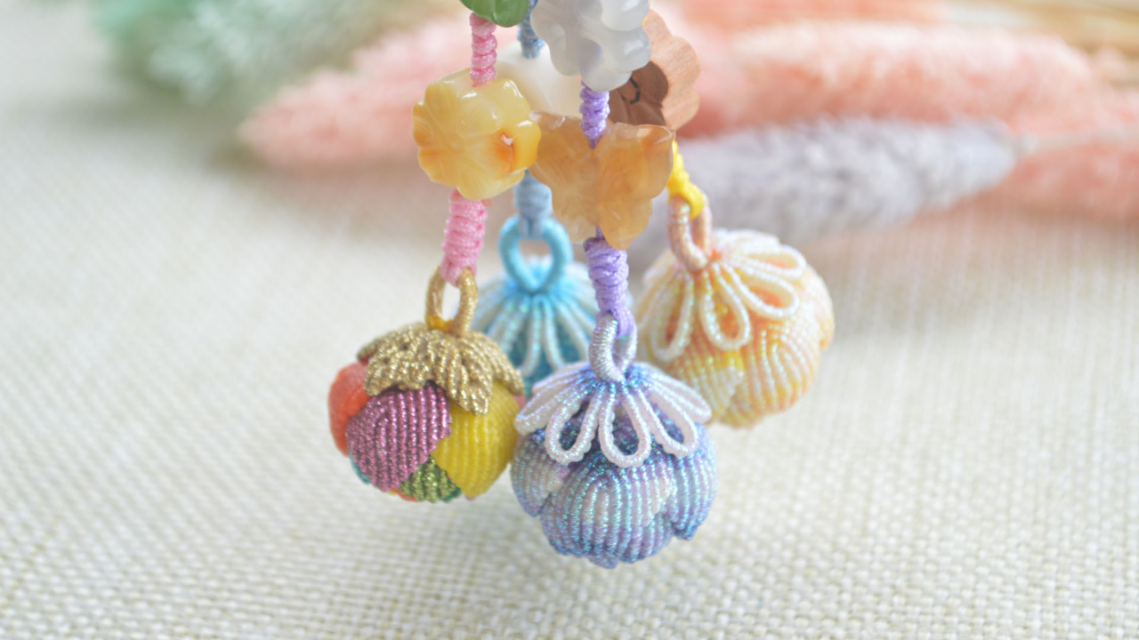 教大家编织一款手机链,手机链编织教程简单好看