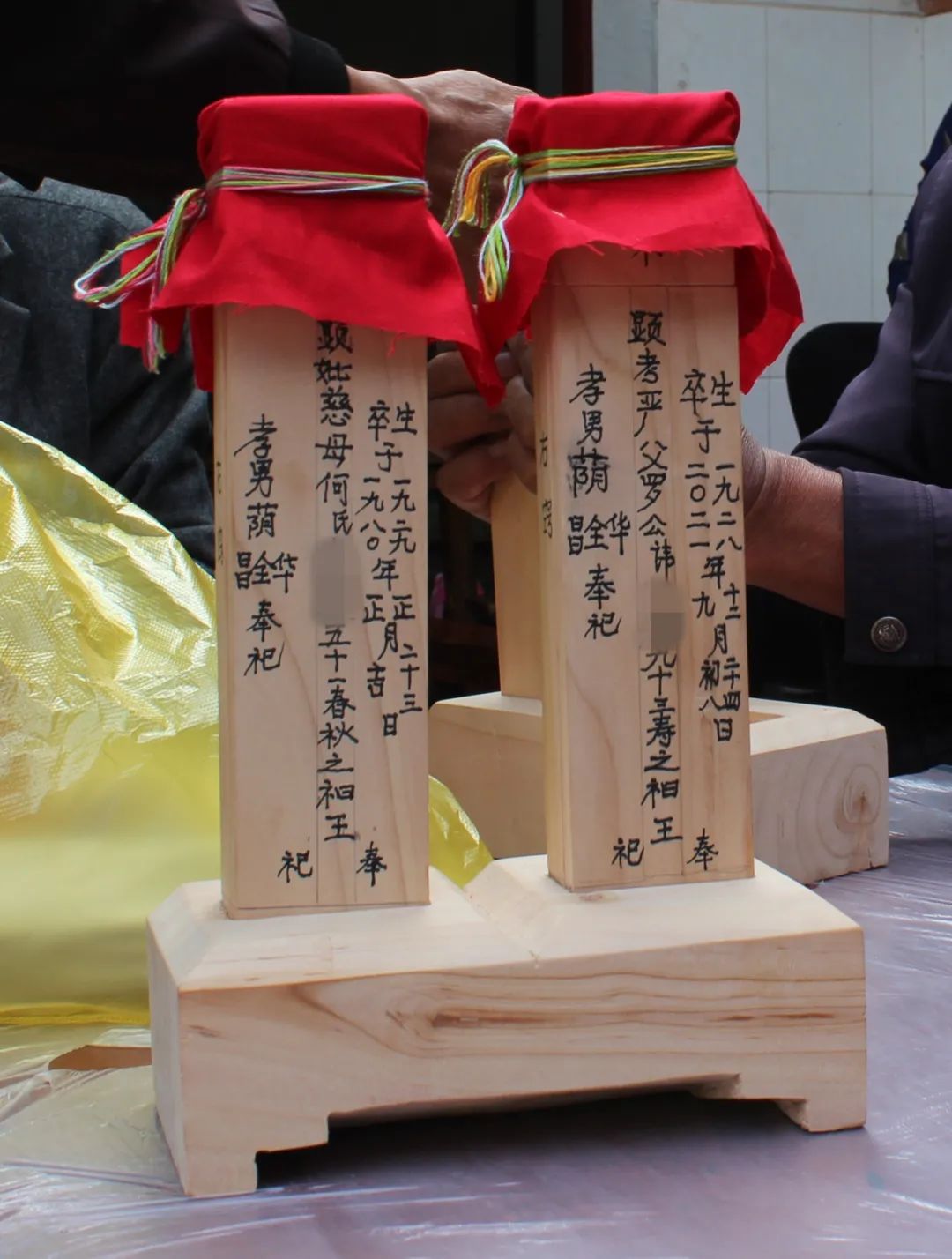 云南大理白族葬礼出殡视频,大理白族老人的葬礼