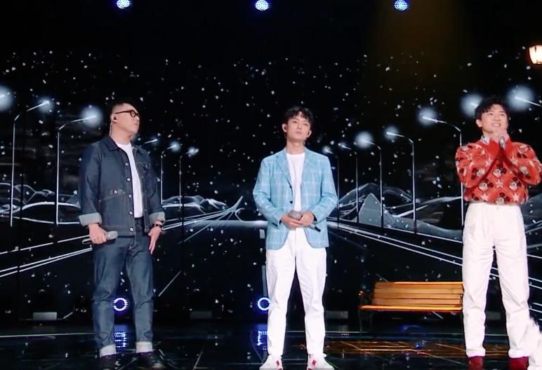 说哭萨顶顶拉踩炎亚纶,为赢《歌手》,《天赐的声音》剑走偏锋?