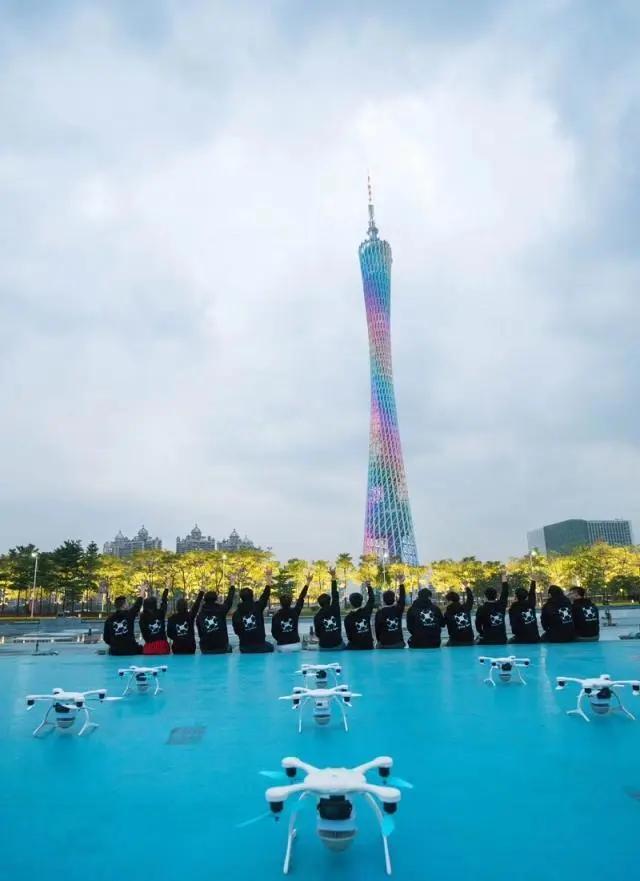 400架无人机点亮夜空恩施,600架无人机点亮夜空