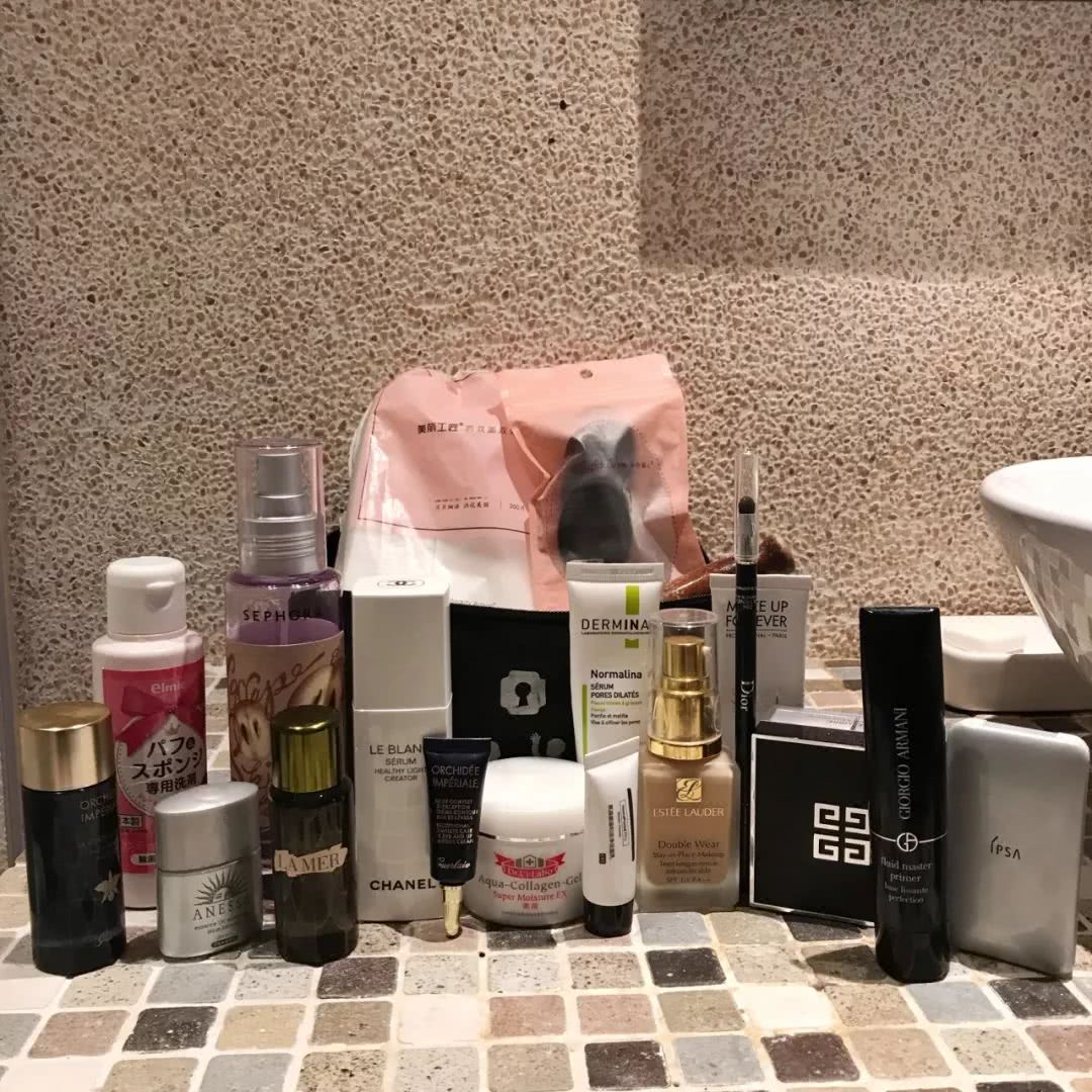 编辑部化妆包大公开，新年出行这样带就够了！