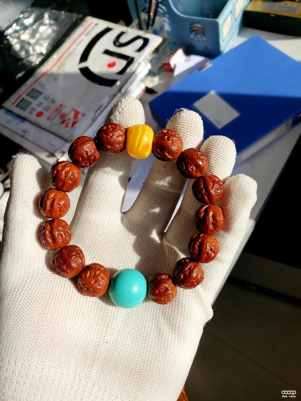 小核桃手串有黄还值得玩吗,为什么玩小核桃手串的少