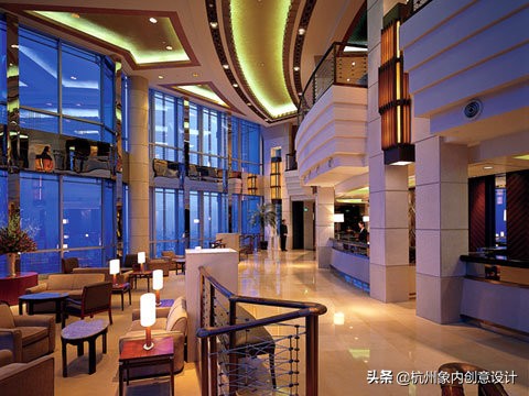 酒店的酒和商超的酒有什么区别,酒店里的酒吧好玩么