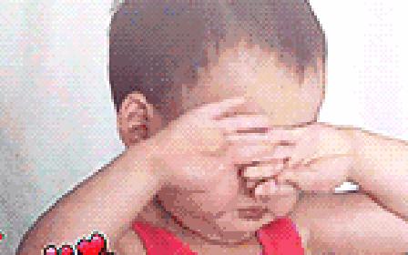 4岁男孩得猫眼病,4岁小男孩眼睛突然双目失明