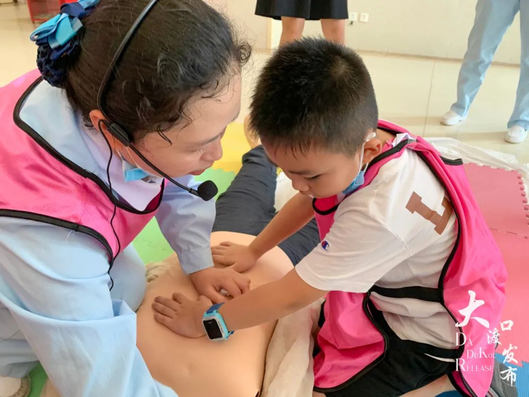 中国医师节致敬基层医务工作者,中国医师节致敬所有医护人员