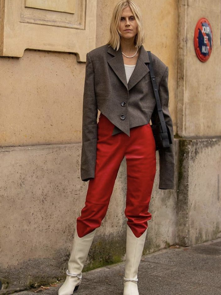 孙艺珍郑丽媛同步营业该看谁？小孩才做选择她们的西装我都要