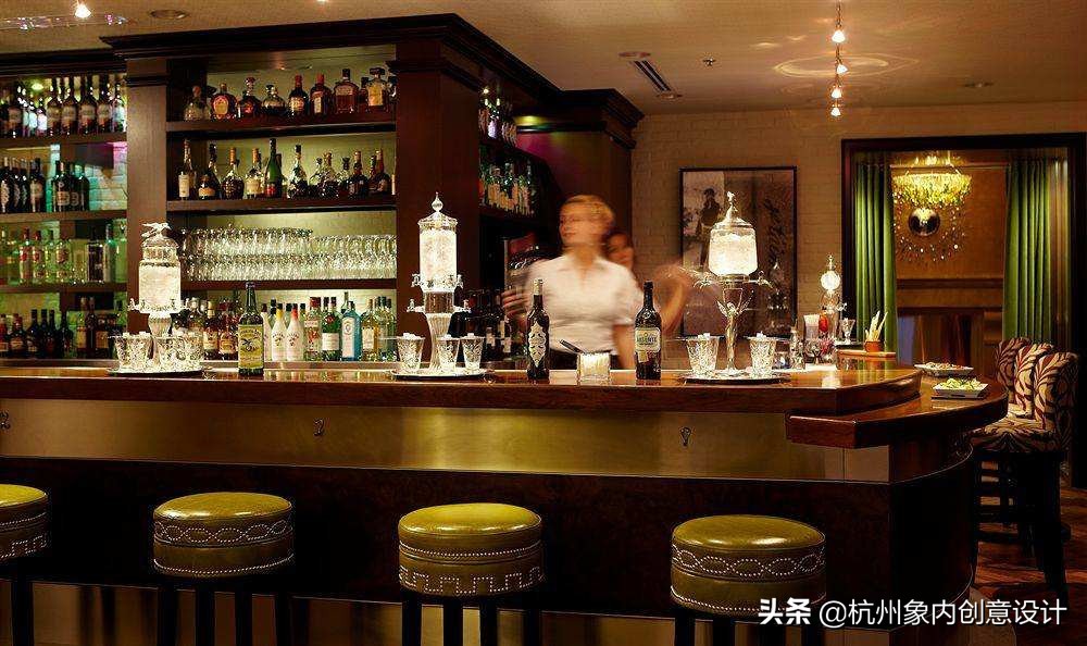 酒店的酒和商超的酒有什么区别,酒店里的酒吧好玩么