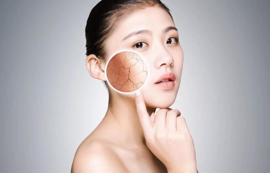 身体皮肤干燥起皮用什么方法补水,秋天皮肤干燥起皮用什么方法