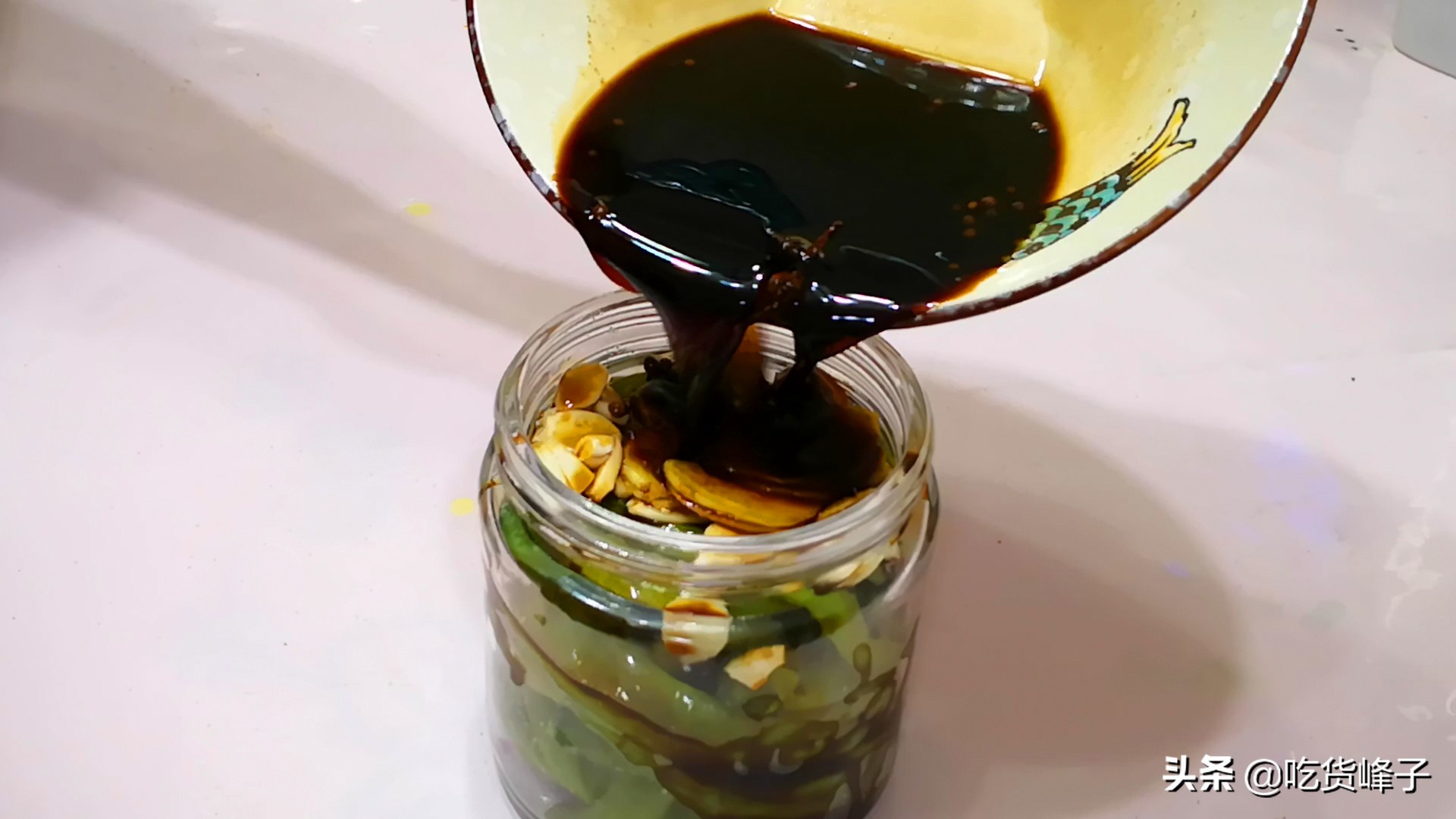 腌辣椒注意事项,腌辣椒时只加盐就大错特错