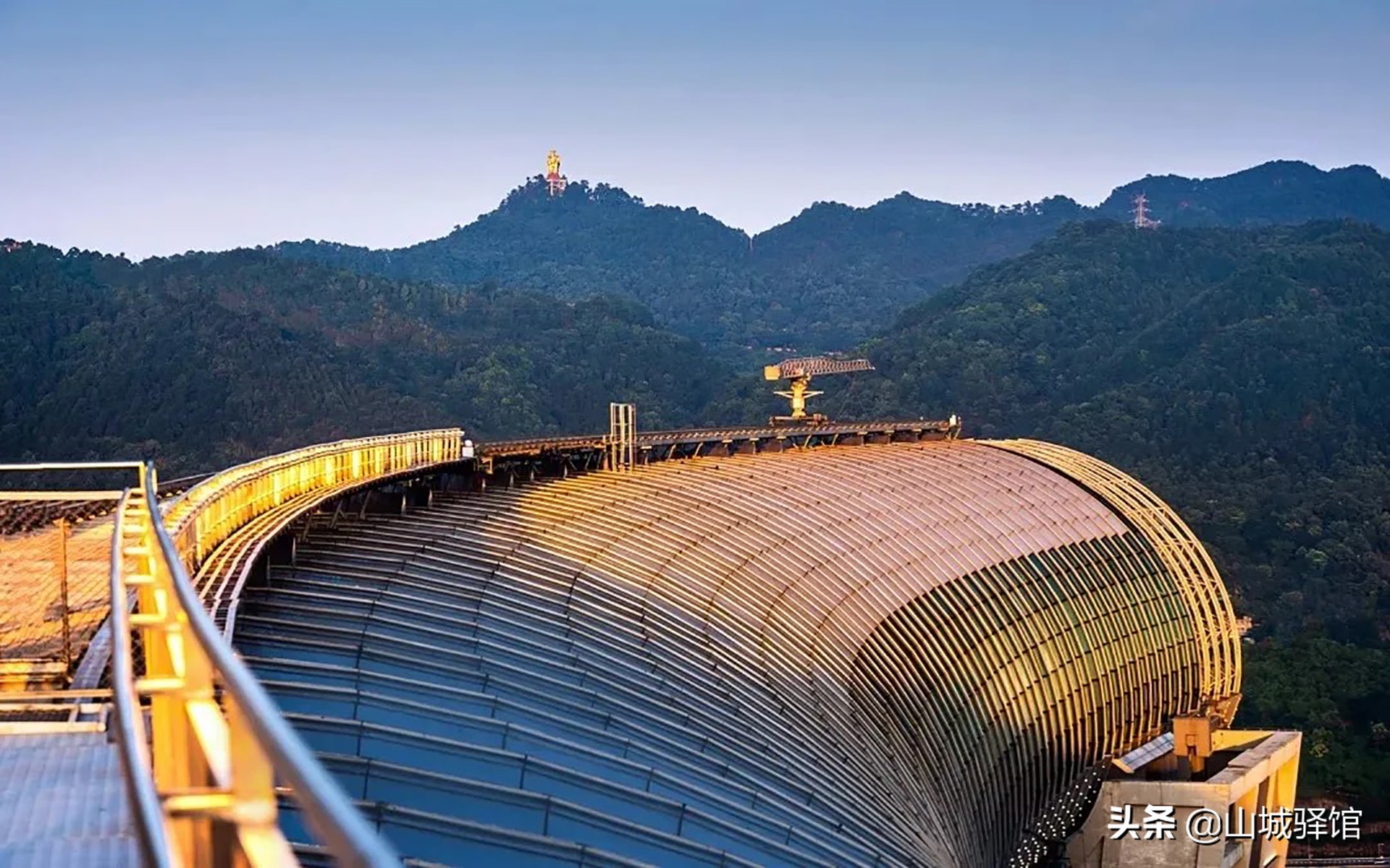 重庆云端之眼高空观景台来福士,俯瞰重庆观景台