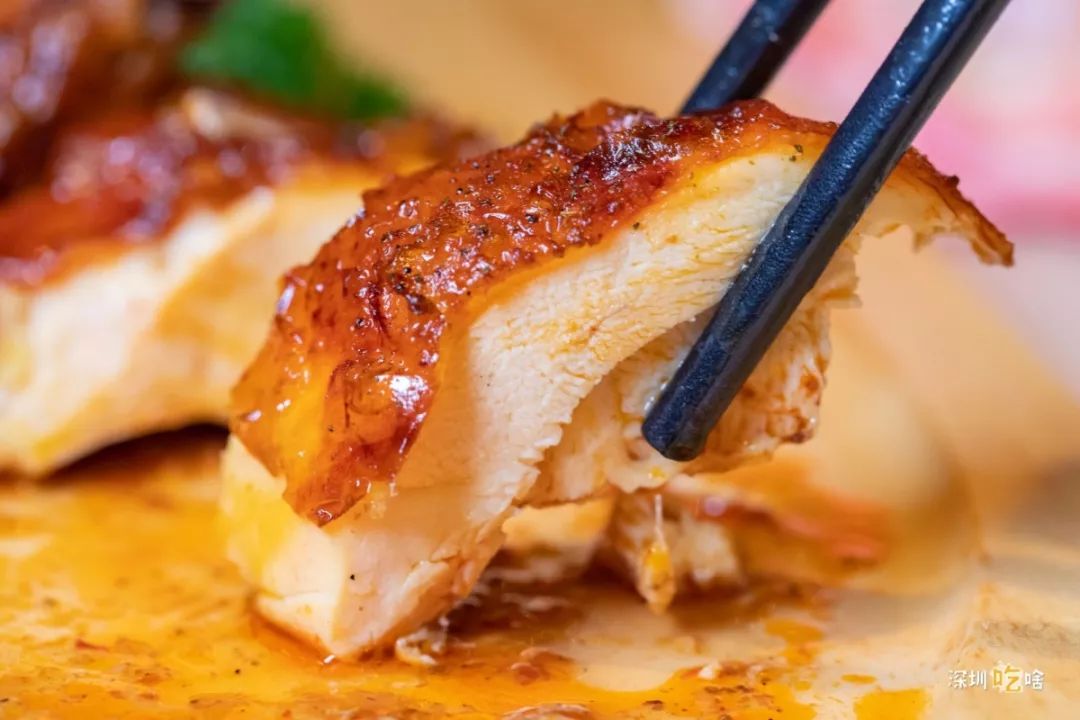 当着客人的面“玩火”？卓悦中心这家店喊你吃鸡