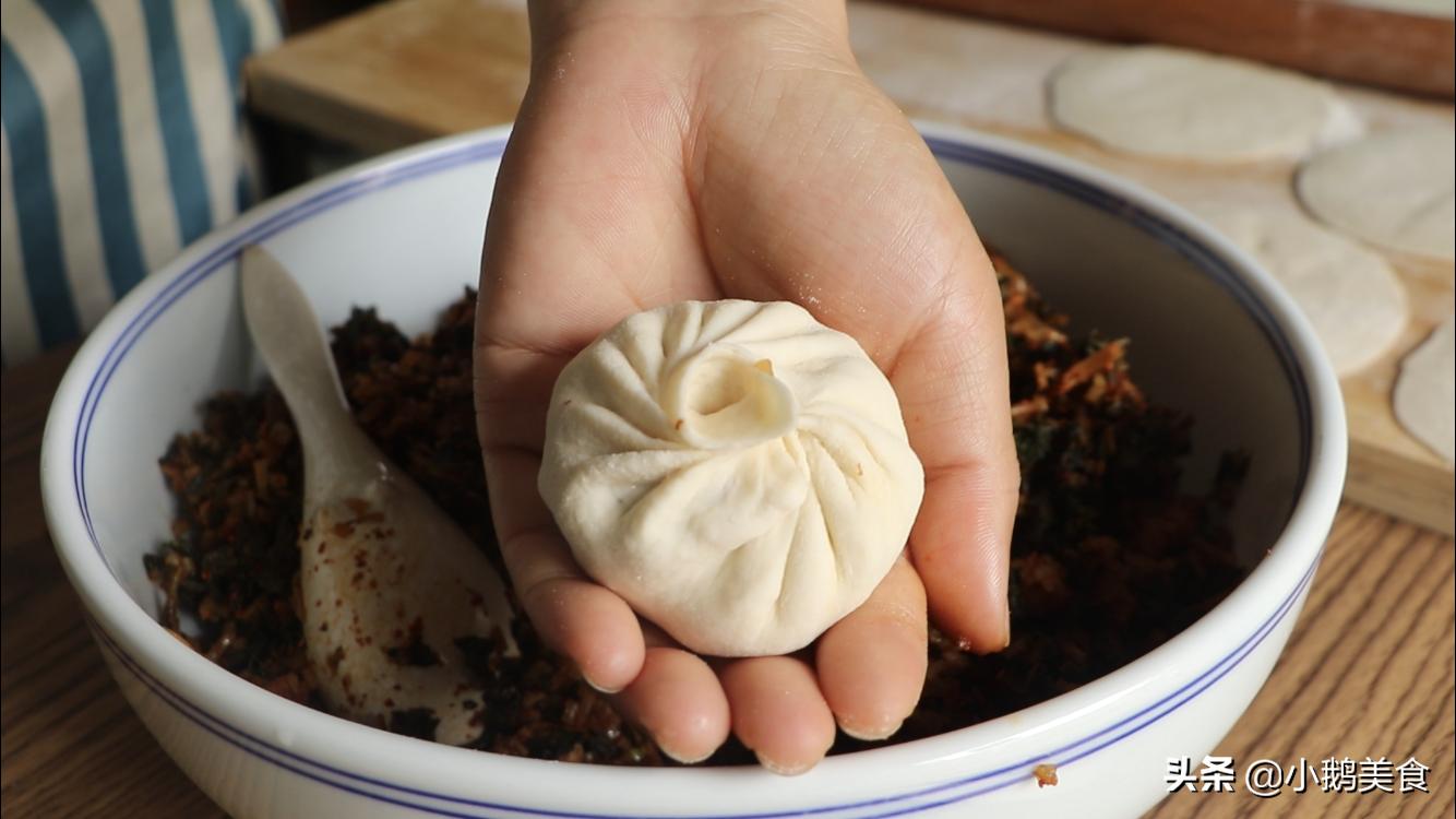 手把手教你蒸包子，方法简单详细，包子松软不塌陷，新手一看就会