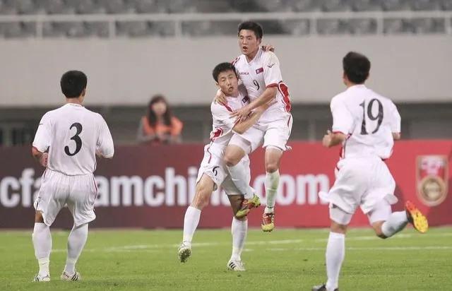 国足应向朝鲜男足学习朝鲜队在2010年世界杯只与巴西差一粒进球