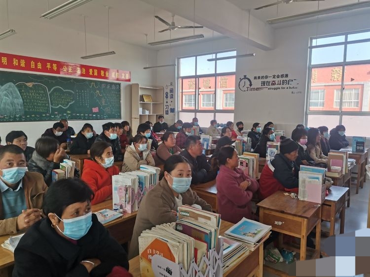 家长和学生共同成长的故事范文,家长学生共同成长手抄报