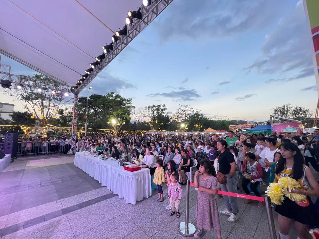 大理万达足球宝贝大赛“万达封面女王”诞生