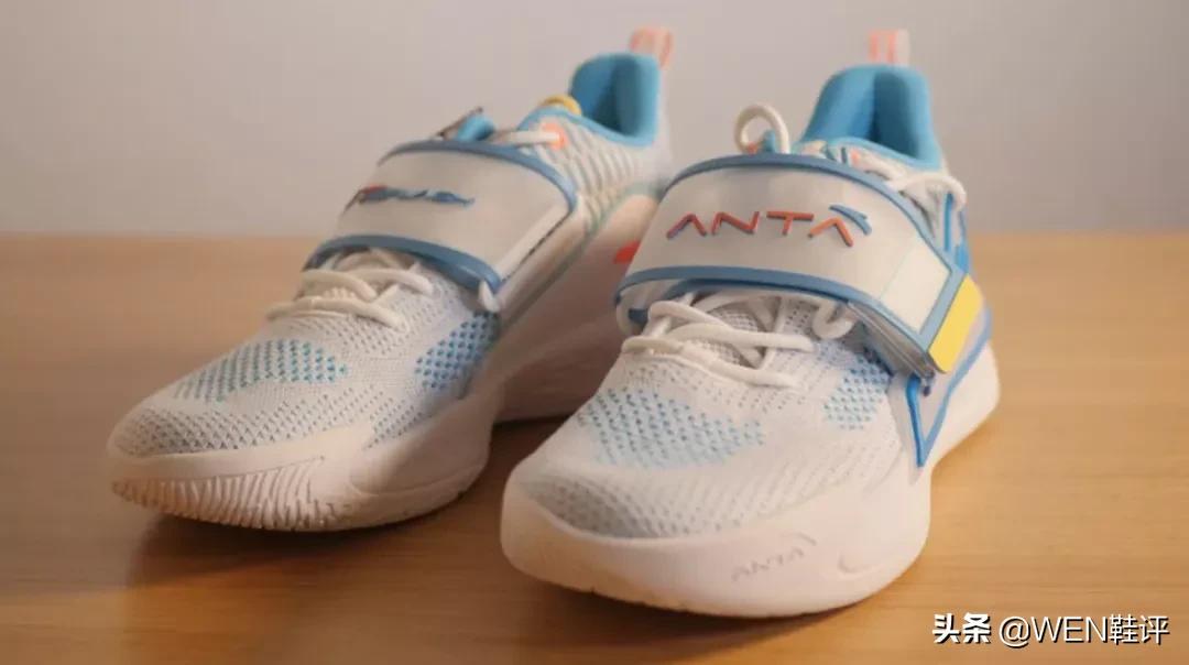 小体重打球该买什么鞋,小体重买羽毛球鞋应该注意什么