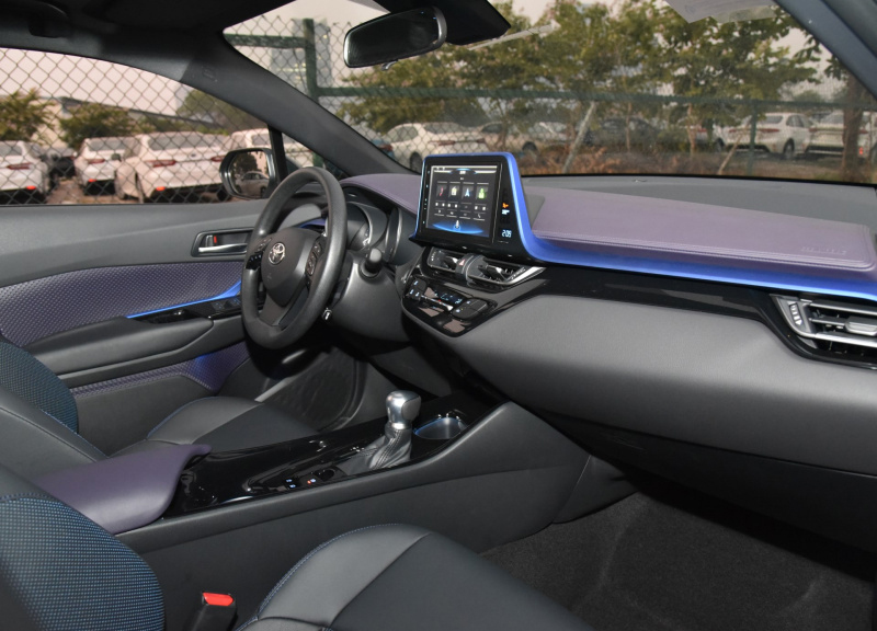 丰田c-hr和逍客哪个好,标配10气囊