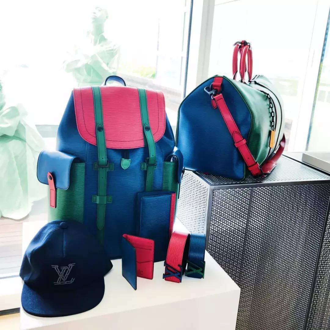 lv出了什么新款吗,lv蝙蝠侠衣服