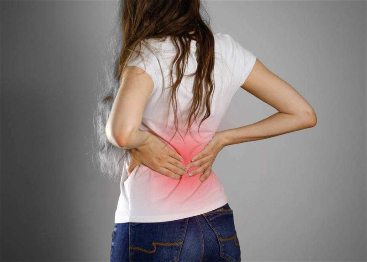 女腰痛要警惕四种原因,每天腰痛女性要警惕四种原因