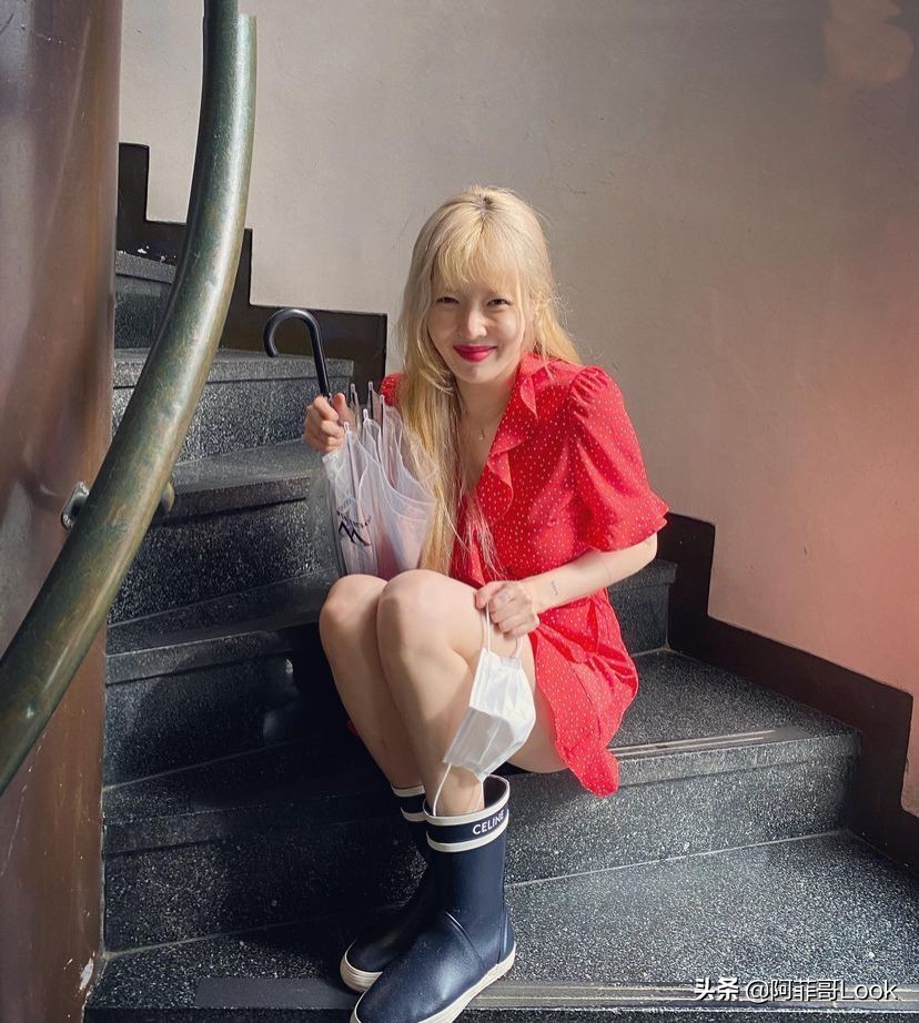 泫雅照相姿势,跟着泫雅学拍照姿势少女感十足