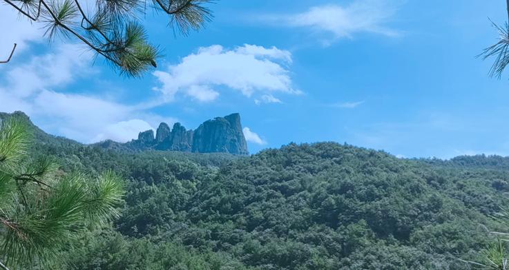 金华这座1.5亿高龄的山峰，浓翠蔽日，风清月朗，还有试胆石等你去挑战