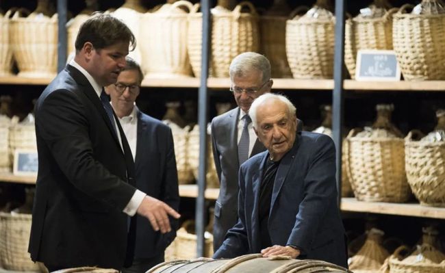 完爆特斯拉龙舌兰,轩尼诗盖里联名款干邑每瓶15万欧