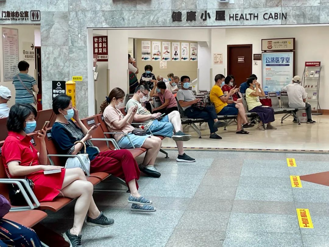 商场、银行、医院……听说这个姿势都很火？