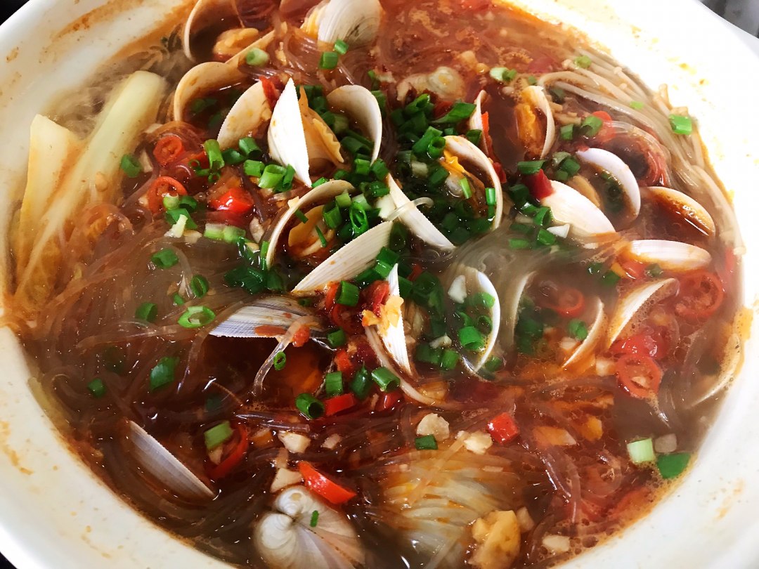 花甲粉丝味很重,在家做的花甲粉丝就是鲜美