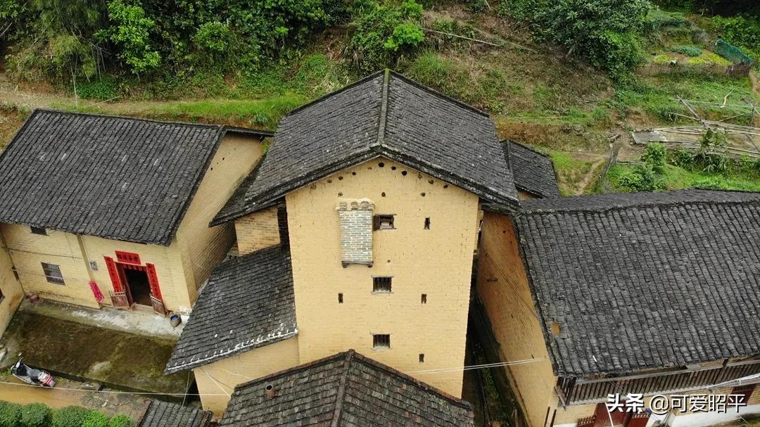 贺州昭平长寿之乡,昭平县百年炮楼图片