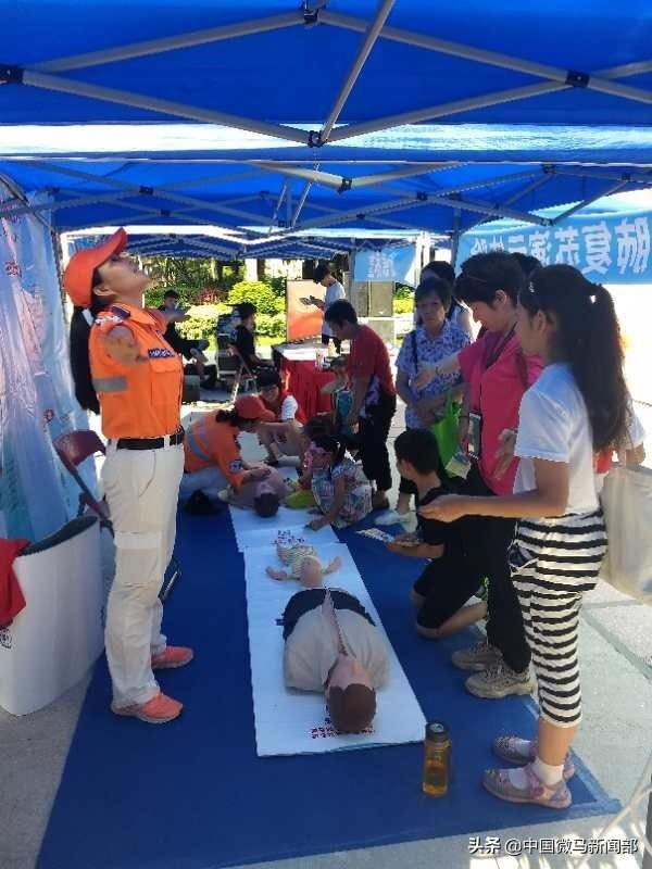 急救心肺复苏科普进社区,急救进医院视频