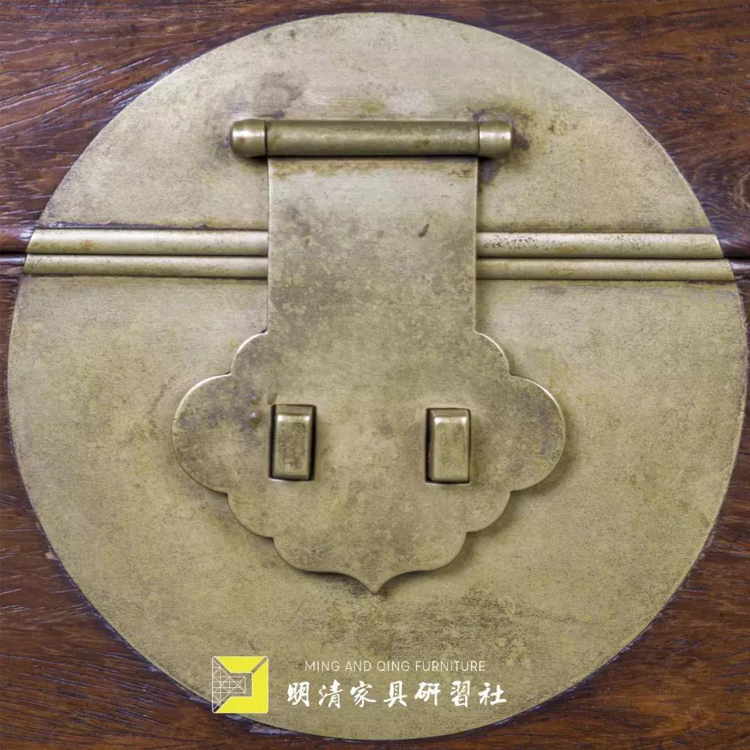 明清家具展厅灯光设计,明清家具铜蝙蝠配饰