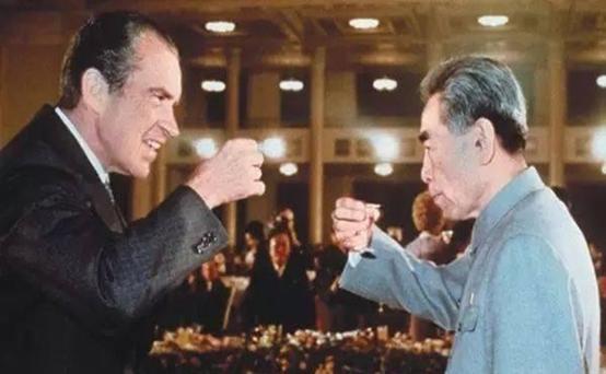 1972年，尼克松不满意毛主席送的4两茶叶，周总理如何轻松化解？