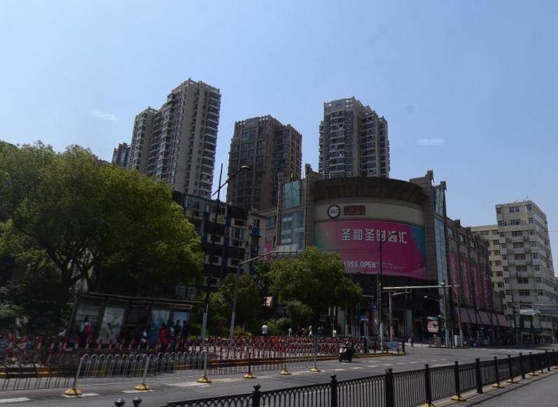 上海二手房东,上海房产中介最多的一条街