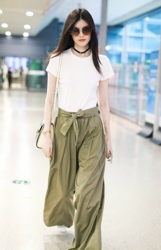 别穿牛仔裤了直筒烟管裤搭配,何穗紧致裤子搭配