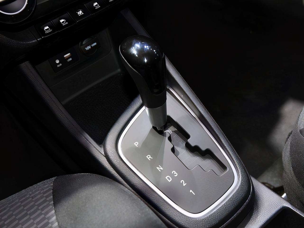 现代瑞纳与大众捷达哪个质量好,大众捷达和现代瑞纳对比