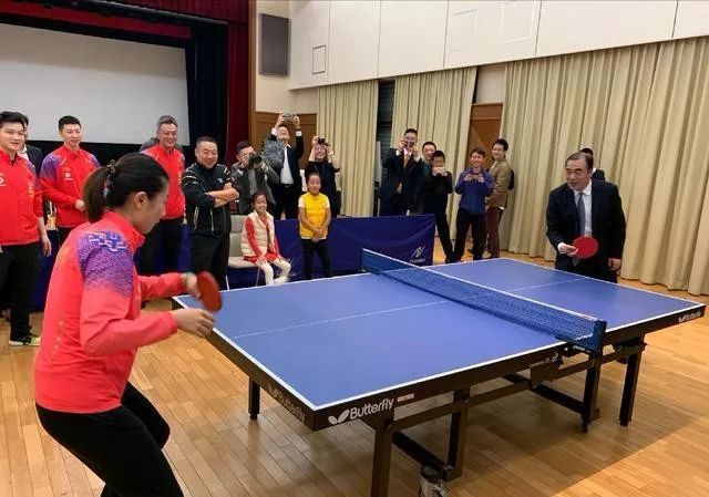 驻日大使携夫人为国乒庆功！大使预祝奥运取佳绩，刘国梁立军令状