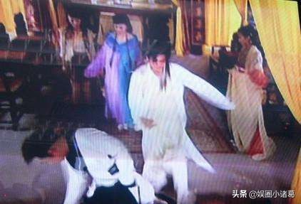 他在86版西游记片酬最高,曾被谢霆锋张卫健打住院,今卖卤肉为生