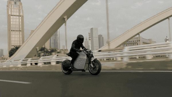 国人制作机器人,国产首款“可拆装电摩”来了